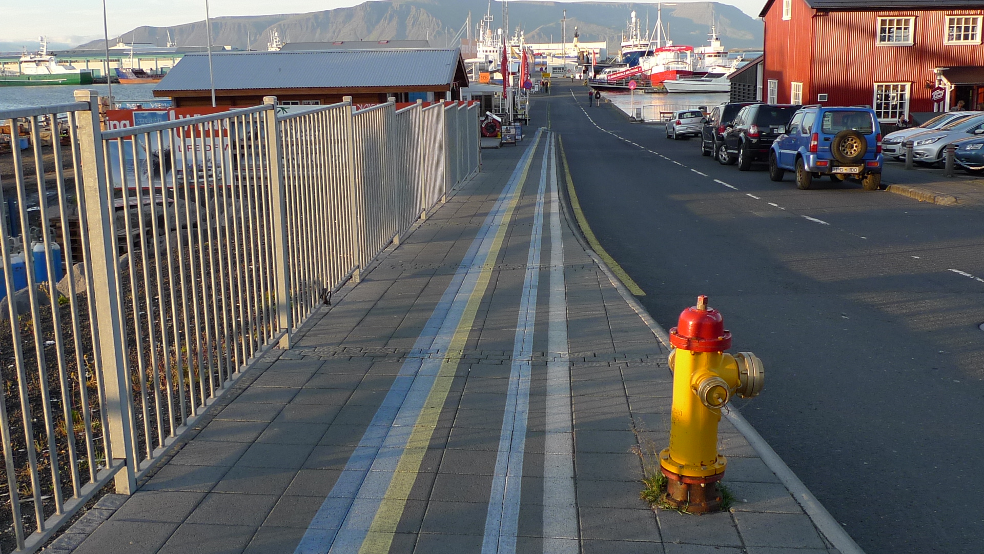 雷克雅未克老港与海湾光线