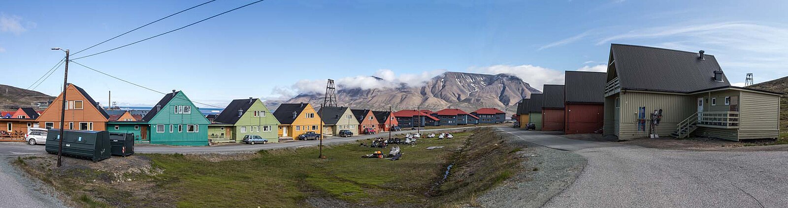 朗伊尔城 彩色民居 (Longyearbyen colourful houses)